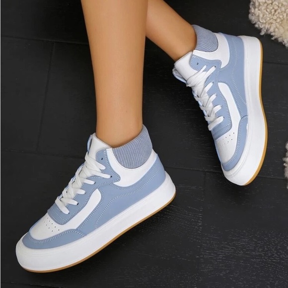 Shoes - Two Tone Perforated Detail Lace-Up Front Skate Shoes Size 8 NWT